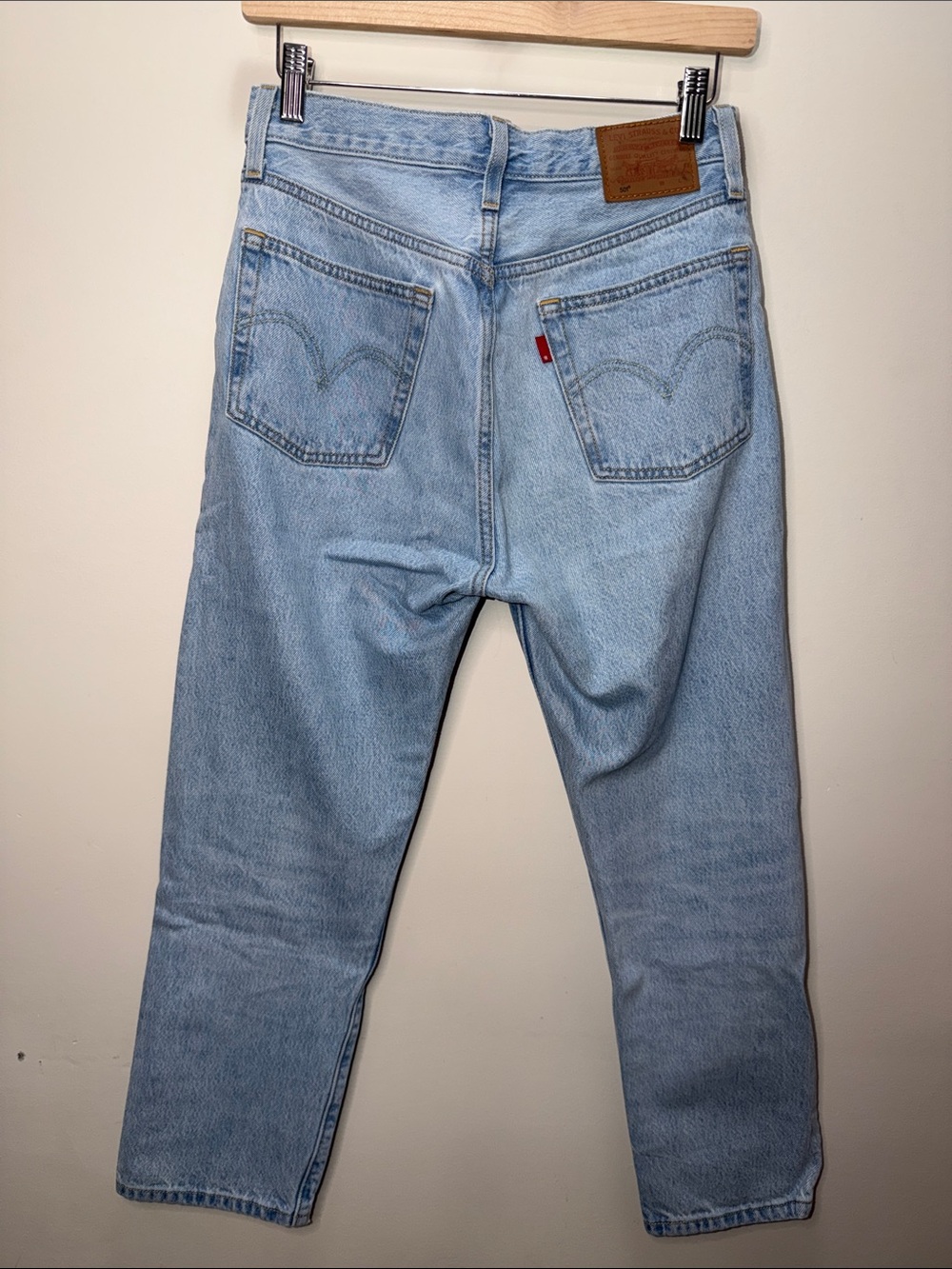 Levi's Women’s Premium Ribbed HRise Light Blue Mom Jeans Size 26 L26